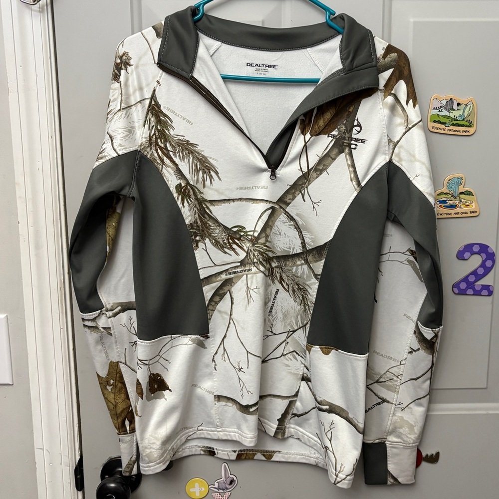 Realtree Gray and White Quarter Zip